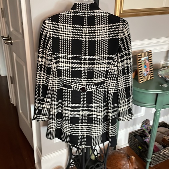 BLACK and WHITE PLAID COAT sz M - Picture 6 of 9